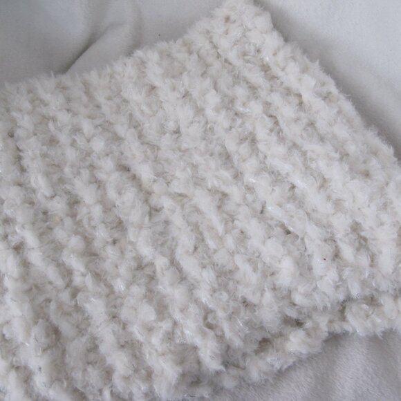 New Handmade White Faux Fur Infinity Scarf/Cowl/Neckwarmer - Picture 8 of 9